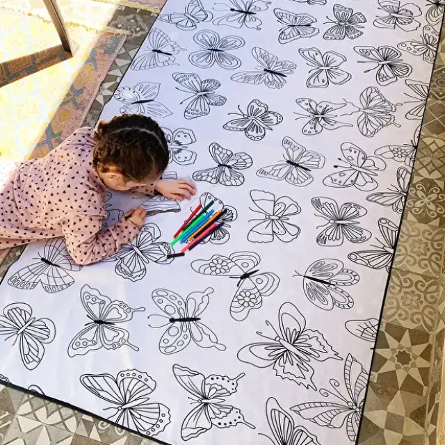 GIMOSA Yıkanabilir Boyama Örtüsü Boyayan Çocuk